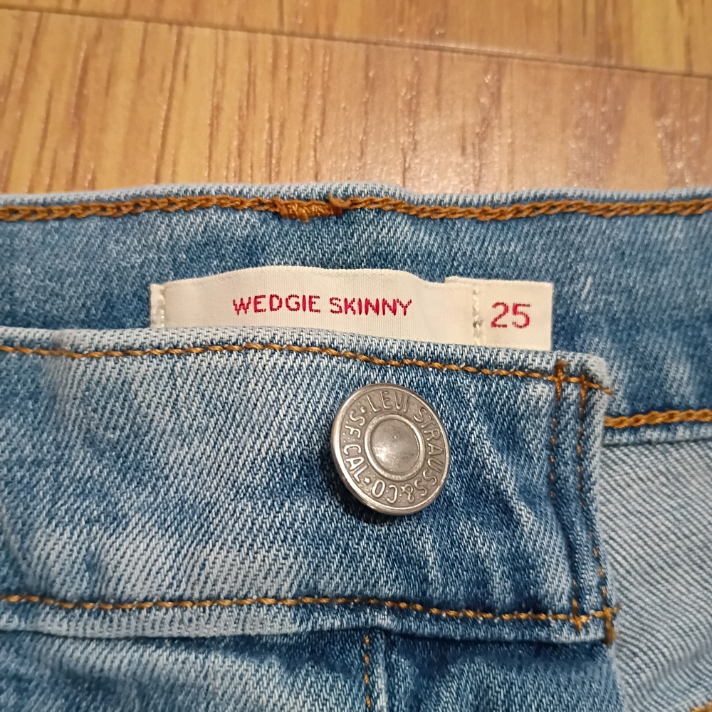 Levi's Wedgie Skinny Distressed Button Fly High Rise Jeans - Picture 6 of 7